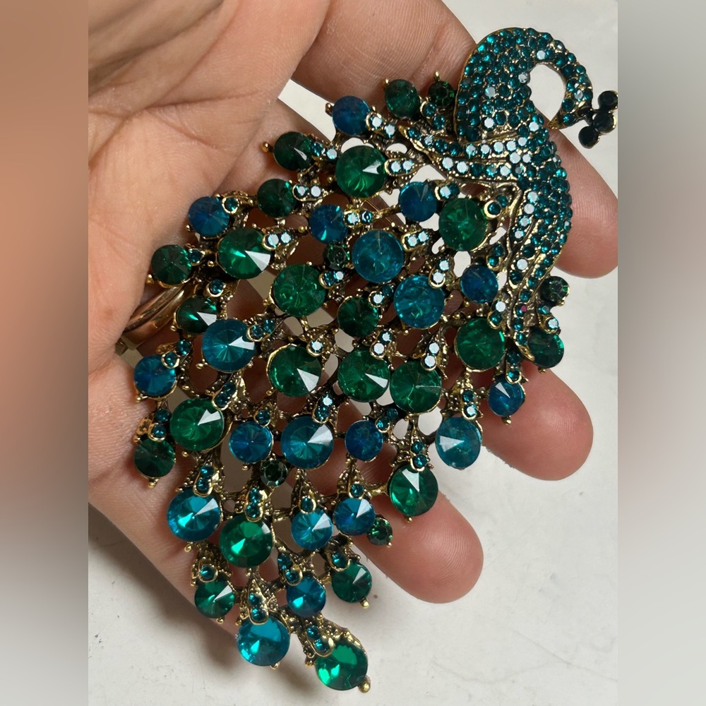 Green & Teal Crystal Peacock Brooch - Elegant Statement Jewelry